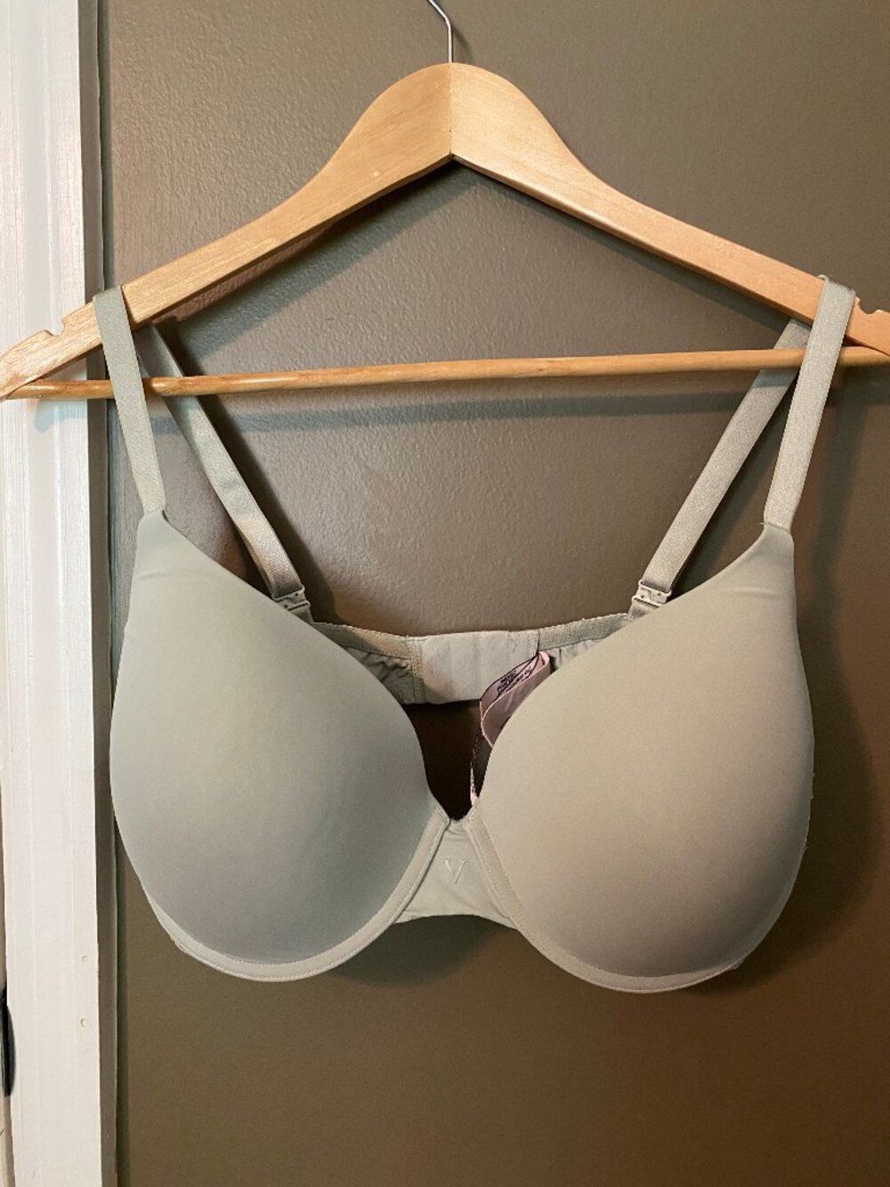 Victoria’s Secret - 36DDD - Lightly Lined T-Shirt Demi Bra - Pale Green Lace